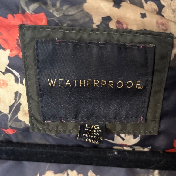 Weatherproof Dark Green Quilted Utility Jacket with Floral Interior - Picture 2 of 7